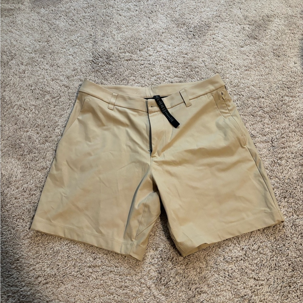 Lululemon men’s beige shirts size 32